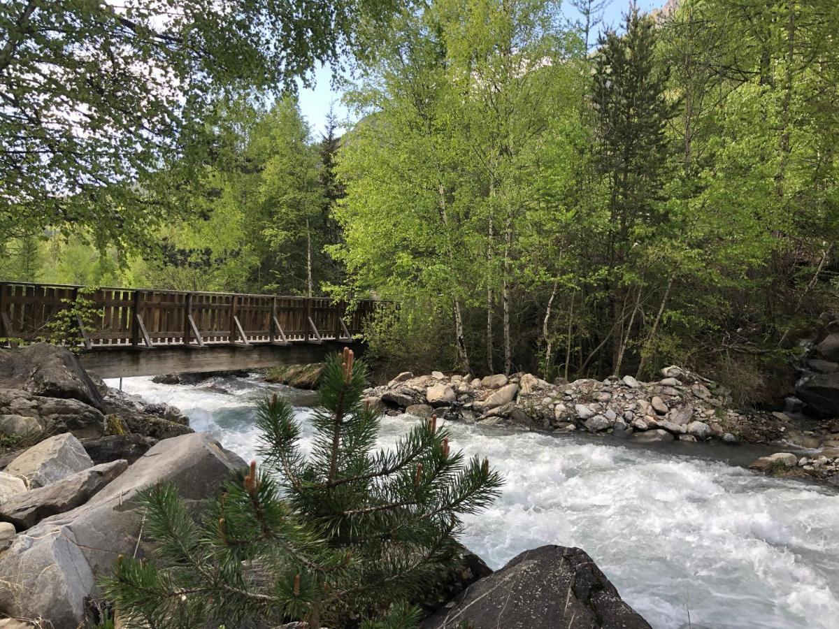 Le Chal Heureux Bel Appartement Dans Vieille Ferme De Montagne Renovee Les Orres Exterior foto